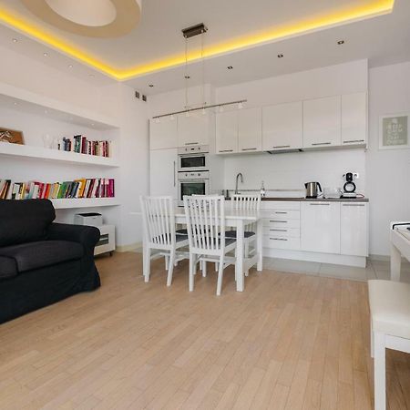 Modern Apartment Across The Ponds Warszawa Eksteriør bilde