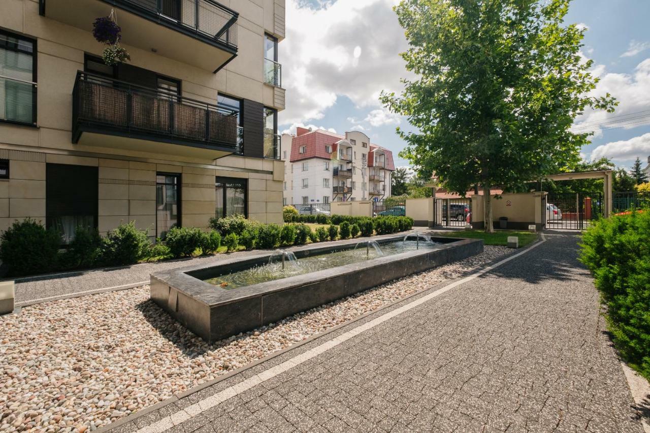 Modern Apartment Across The Ponds Warszawa Eksteriør bilde